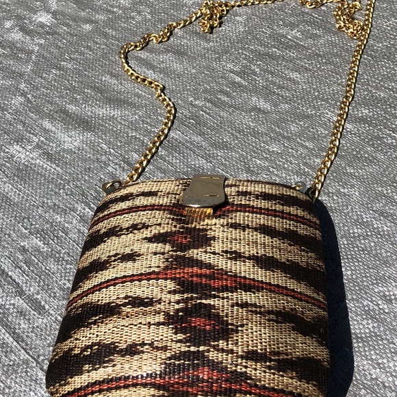 Handmade hand bag with gold tone chain - Picture 4 of 8